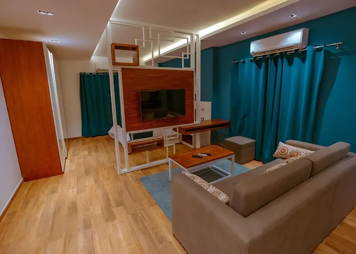Travelholic New Residence